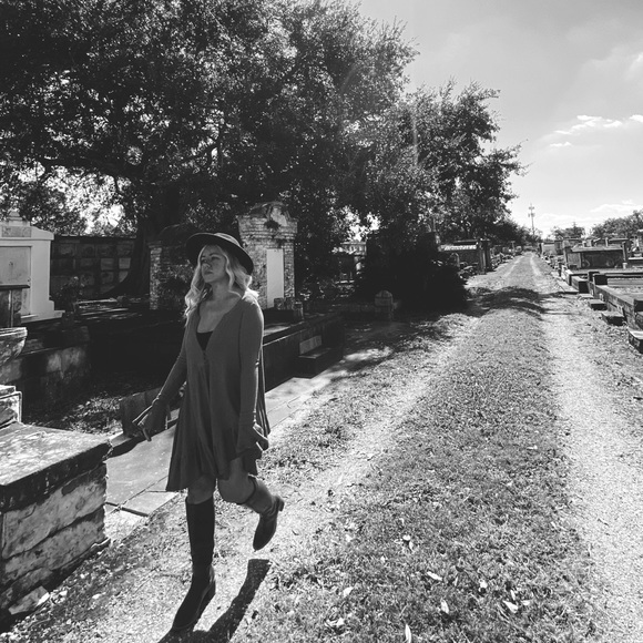 Meet your Posher, Karina - Picture 3 of 3